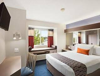 Microtel By Wyndham East 2*